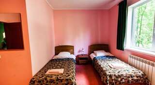 Гостиница Абрамцево Хотьково Двухместный номер с 2 отдельными кроватями и ванной комнатой-1