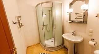 Гостиница Абрамцево Хотьково Двухместный номер с 2 отдельными кроватями и ванной комнатой-16
